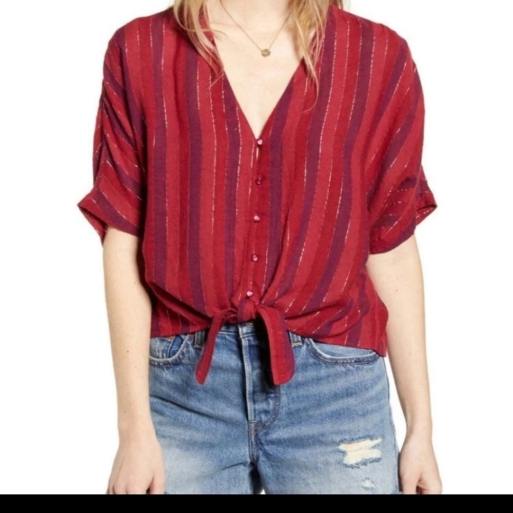 Rails red top with gold